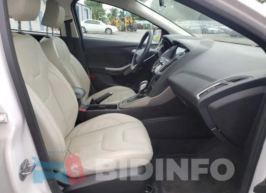 1FADP3N27JL281244 Photo# 5