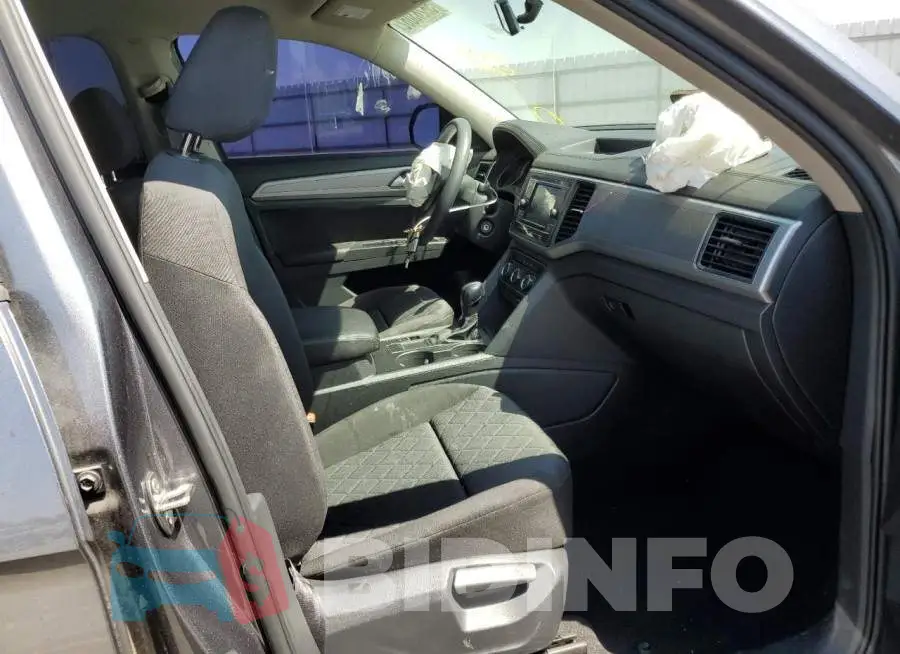 1V2AP2CA1JC530959 Photo# 5