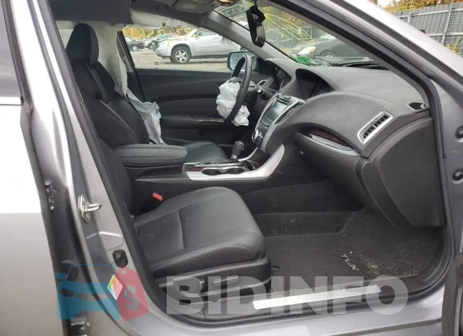 19UUB1F56HA008826 Photo# 5