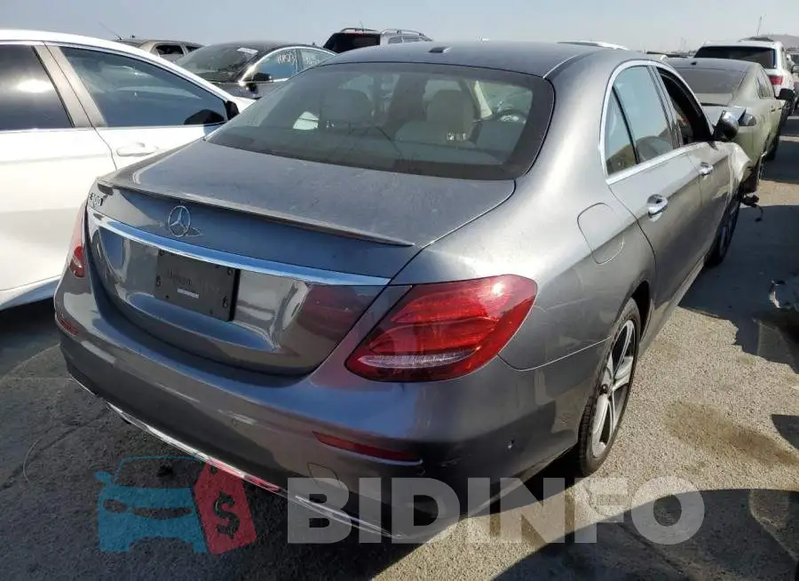 WDDZF4JB6JA387913 Photo# 4