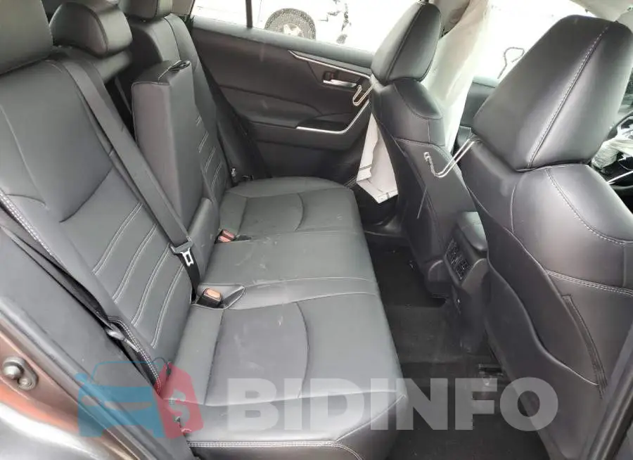 2T3C1RFV1MC173014 Photo# 6