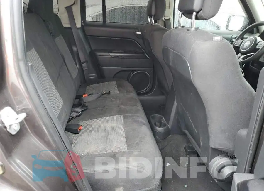 1C4NJPBB8HD203832 Photo# 6
