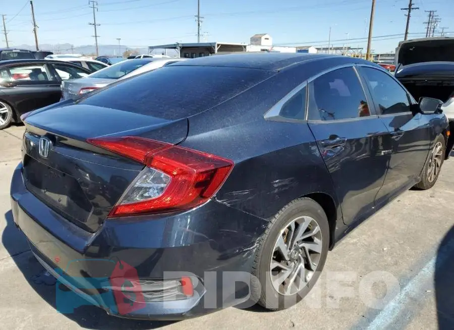 19XFC2F82GE225306 Photo# 4