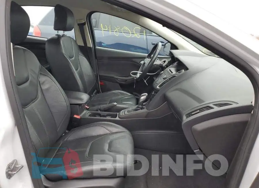 1FADP3F24GL326597 Photo# 5