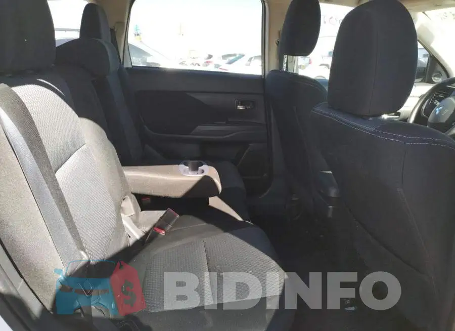JA4AD3A36JZ035863 Photo# 6