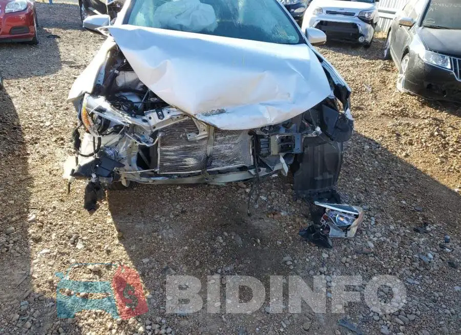 2T1BURHEXHC912976 Photo# 9