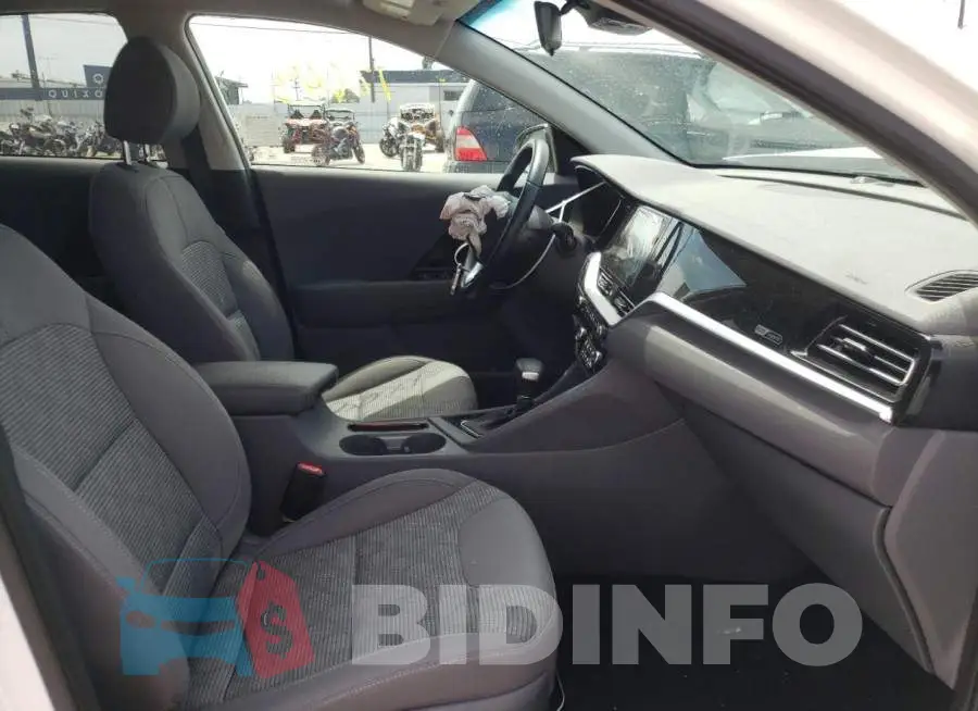 KNDCB3LC6N5524178 Photo# 5