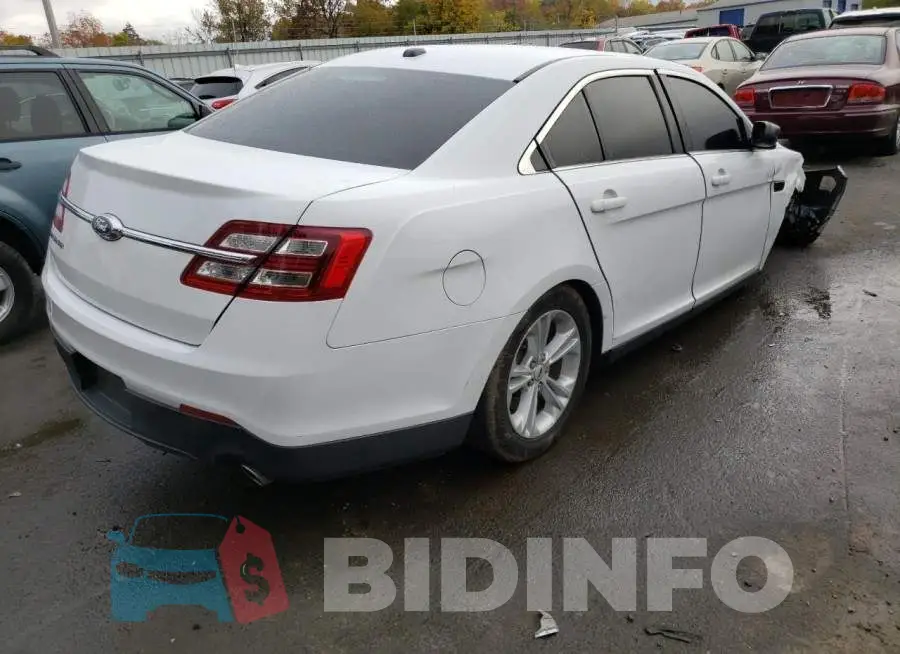 1FAHP2D82JG137272 Photo# 4