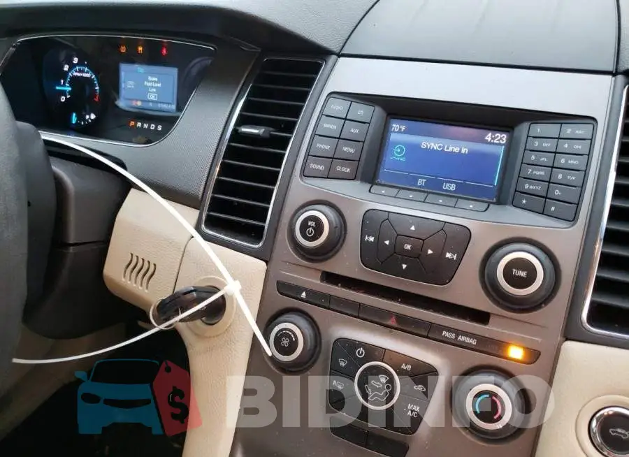 1FAHP2D82JG137272 Photo# 9