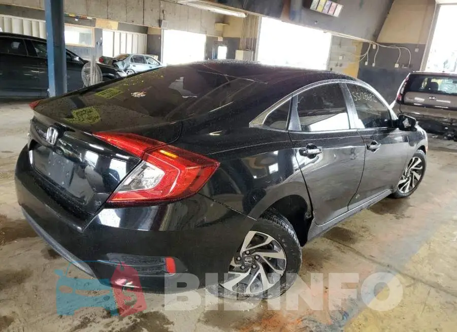 19XFC2F70GE072156 Photo# 4