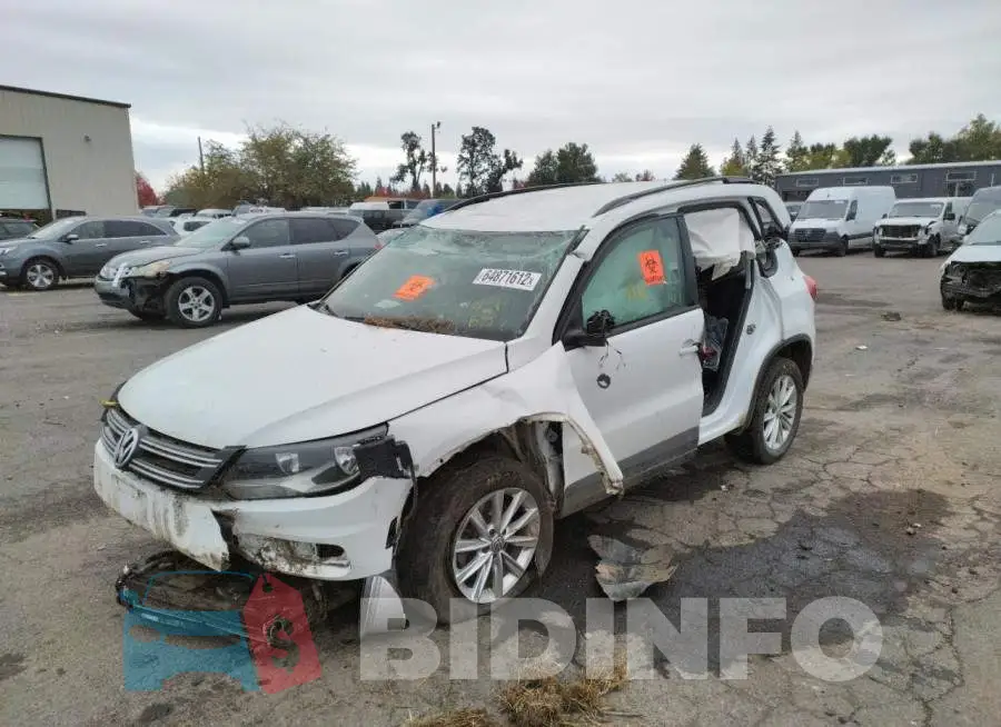WVGBV7AX0JK000273 Photo# 2