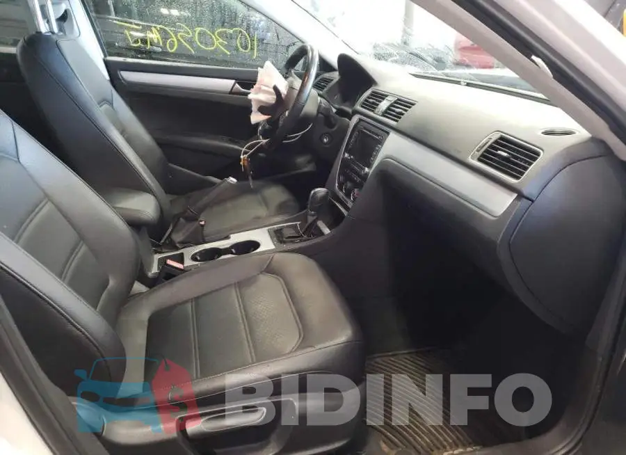 1VWBN7A38DC130718 Photo# 5