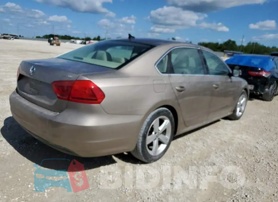 1VWBS7A33FC019604 Photo# 3