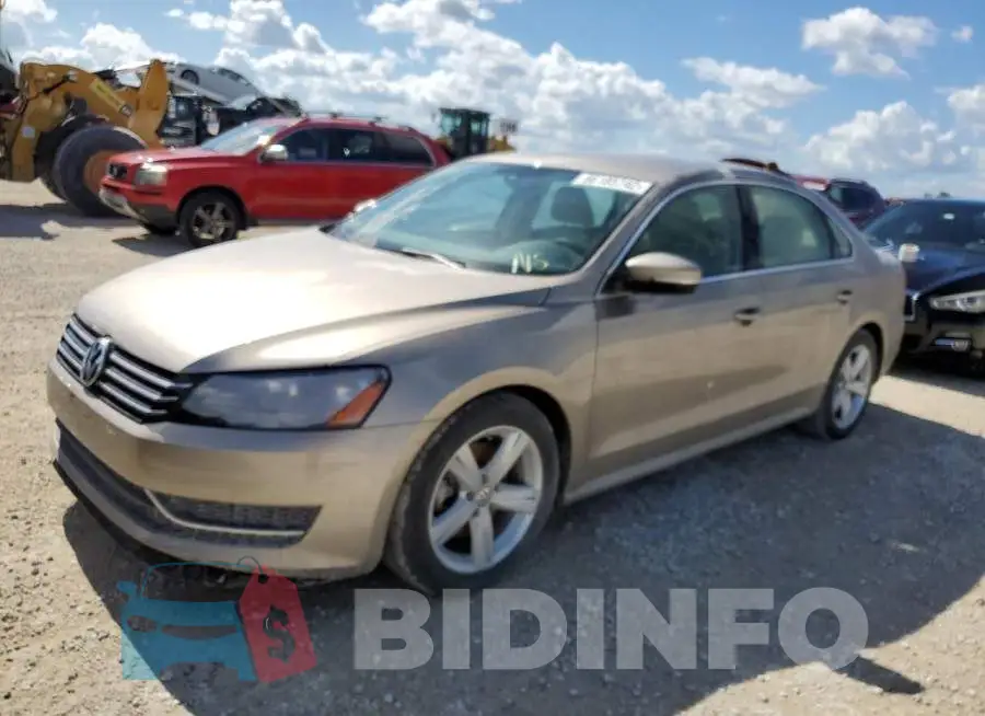 1VWBS7A33FC019604 Photo# 1