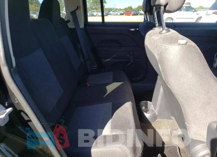 1C4NJPBB2FD401674 Photo# 6