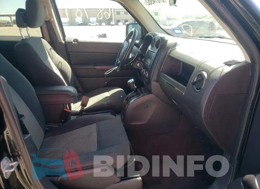 1C4NJPFB5ED796877 Photo# 5