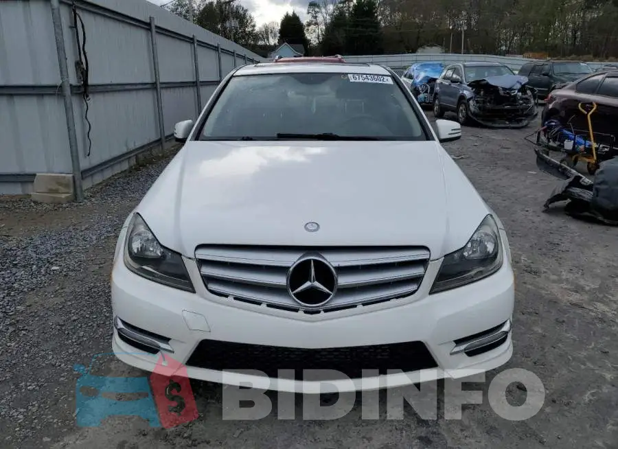 WDDGF4HB4DR272391 Photo# 5
