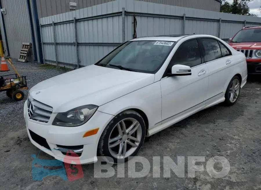 WDDGF4HB4DR272391 Photo# 1