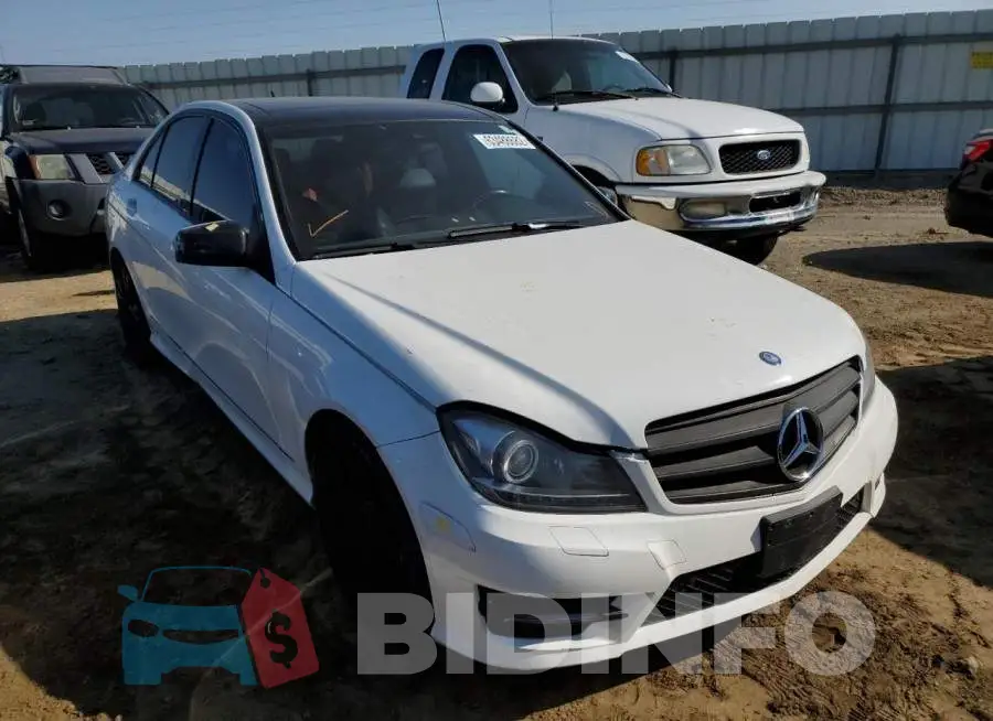 WDDGF4HB4DR298568 Photo# 1