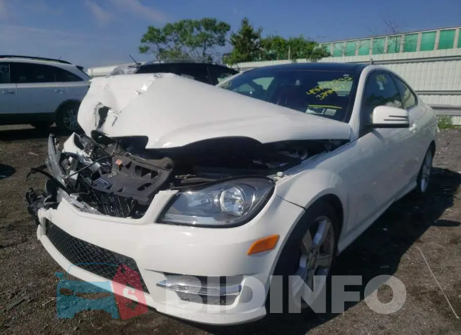 WDDGJ4HB1EG328461 Photo# 2