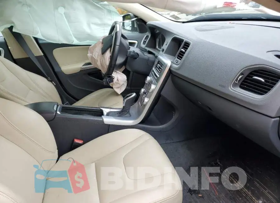 LYV402TK9HB155798 Photo# 5