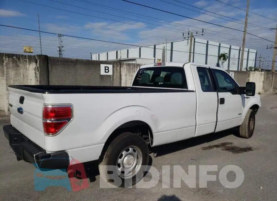 1FTVX1CT7EKE61852 Photo# 3