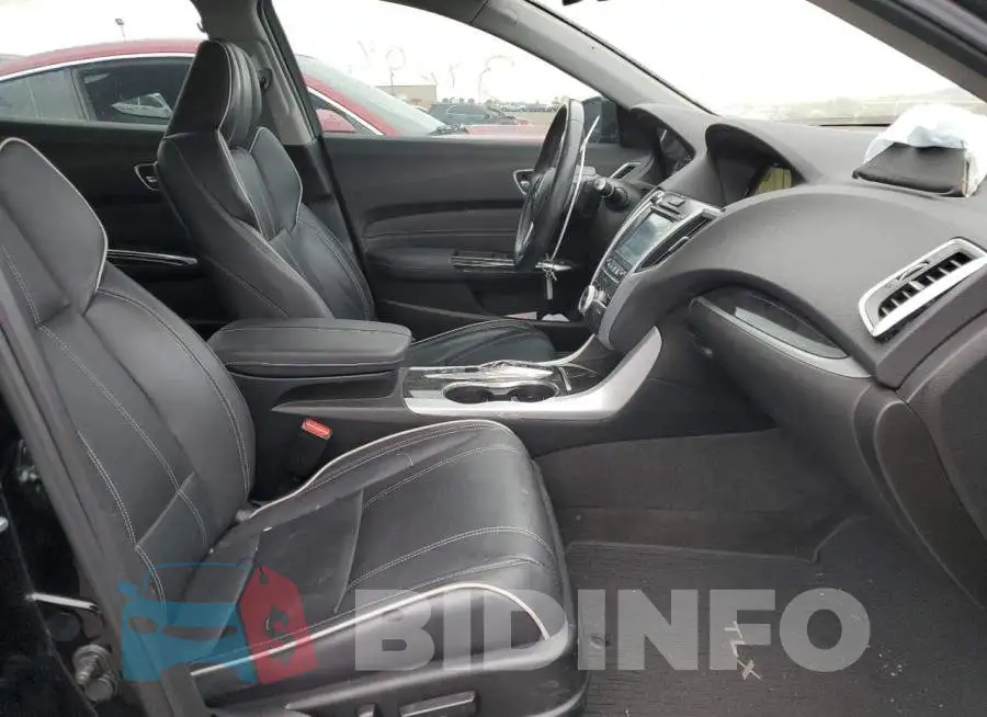 19UUB2F48KA001722 Photo# 5