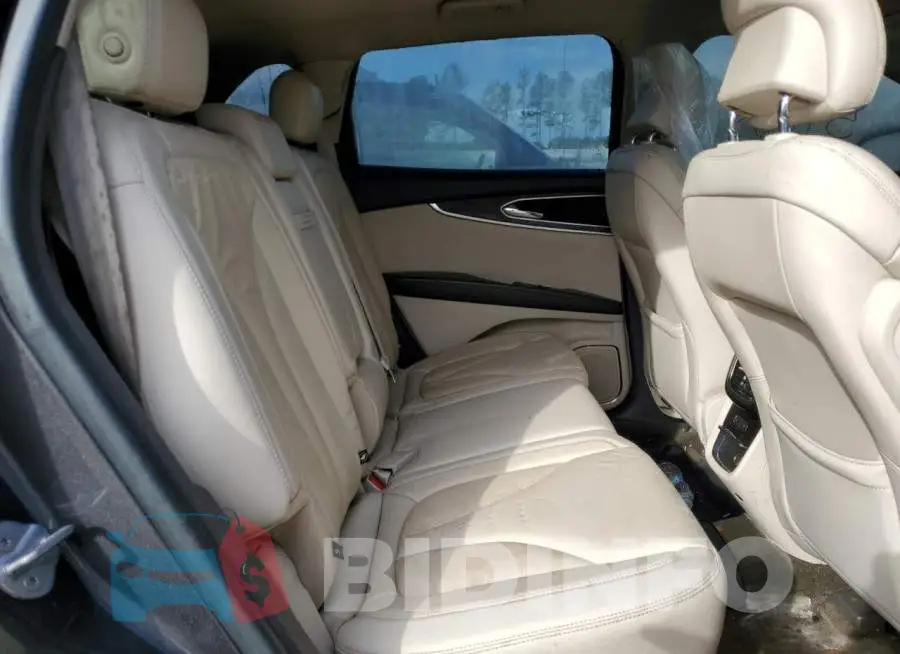 2LMPJ8KR2JBL23567 Photo# 10