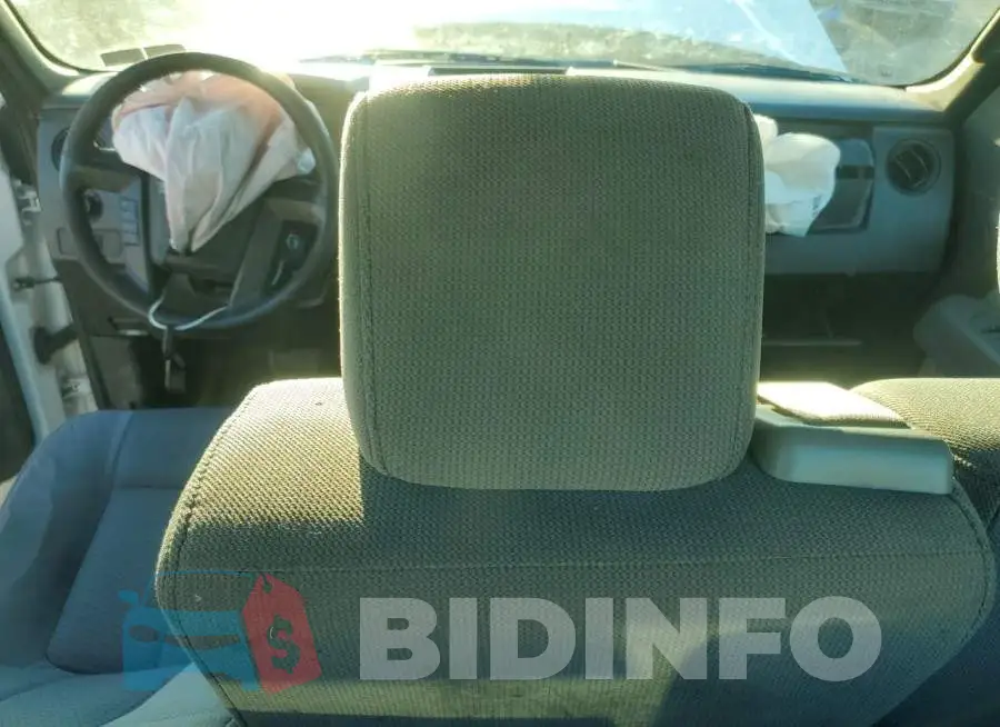 1FTNF1CF3DKD49433 Photo# 8