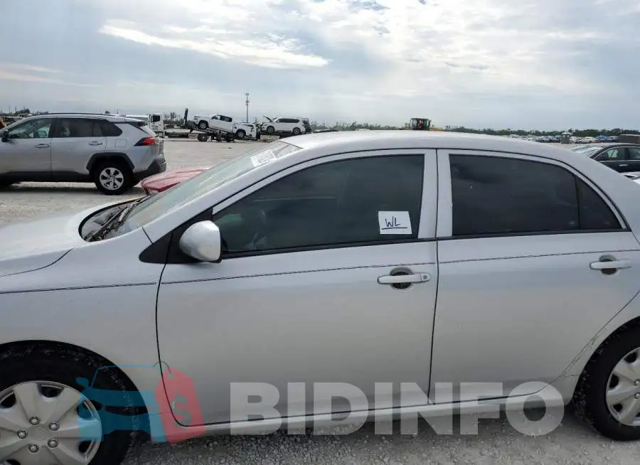 2T1BU4EE7DC923421 Photo# 12