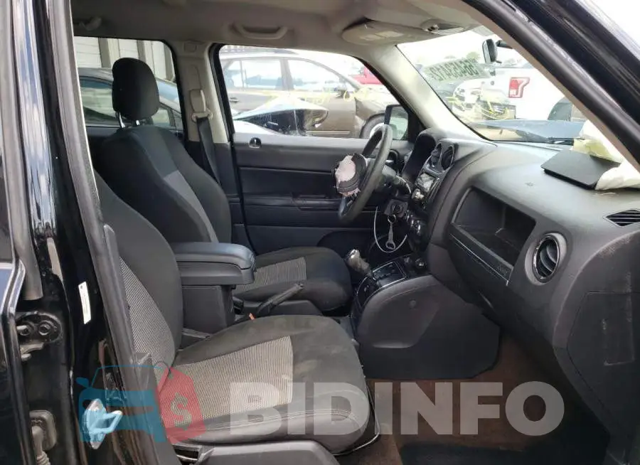1C4NJPBAXED690499 Photo# 5