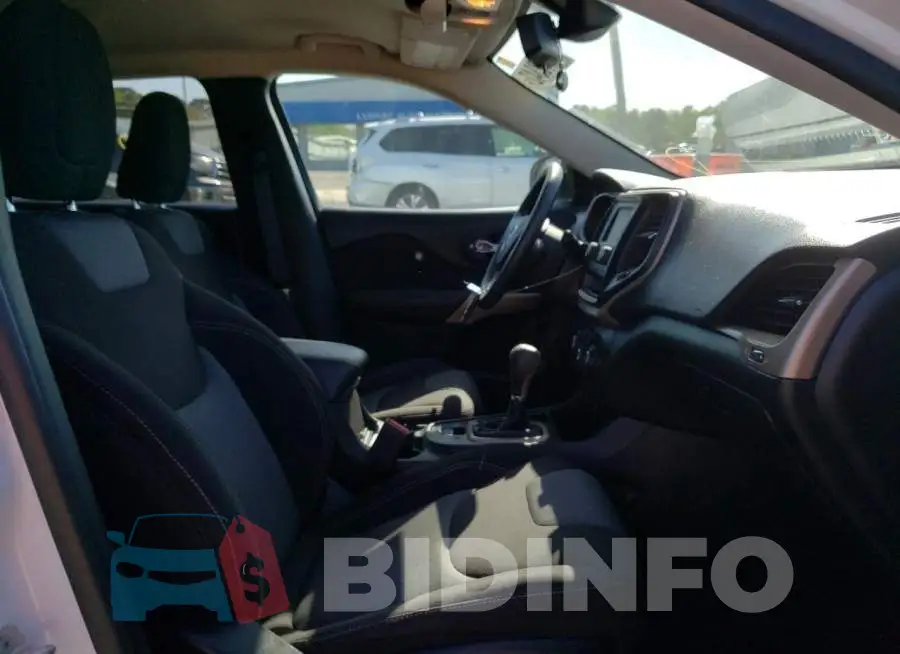 1C4PJLCB4JD615901 Photo# 5