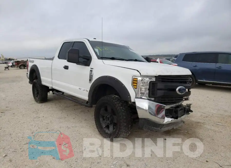 1FT7X2BT7KEC81197 Photo# 1