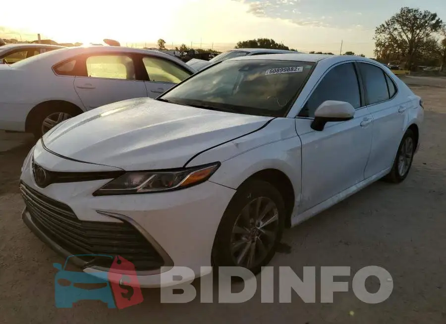 4T1C11AK2MU523143 Photo# 2