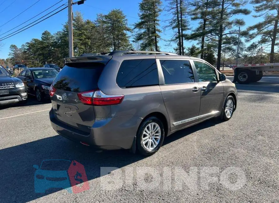 5TDYK3DCXGS762830 Photo# 4