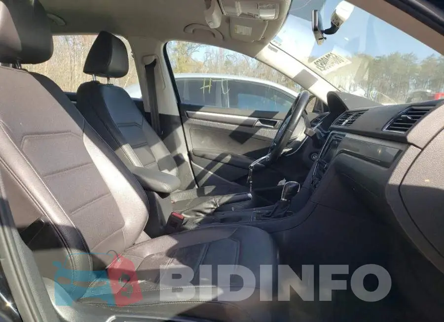 1VWDT7A31HC073637 Photo# 5