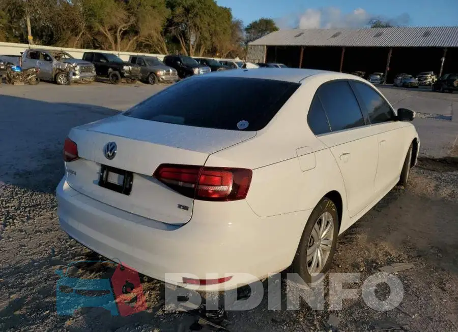 3VW2B7AJ7HM353358 Photo# 4