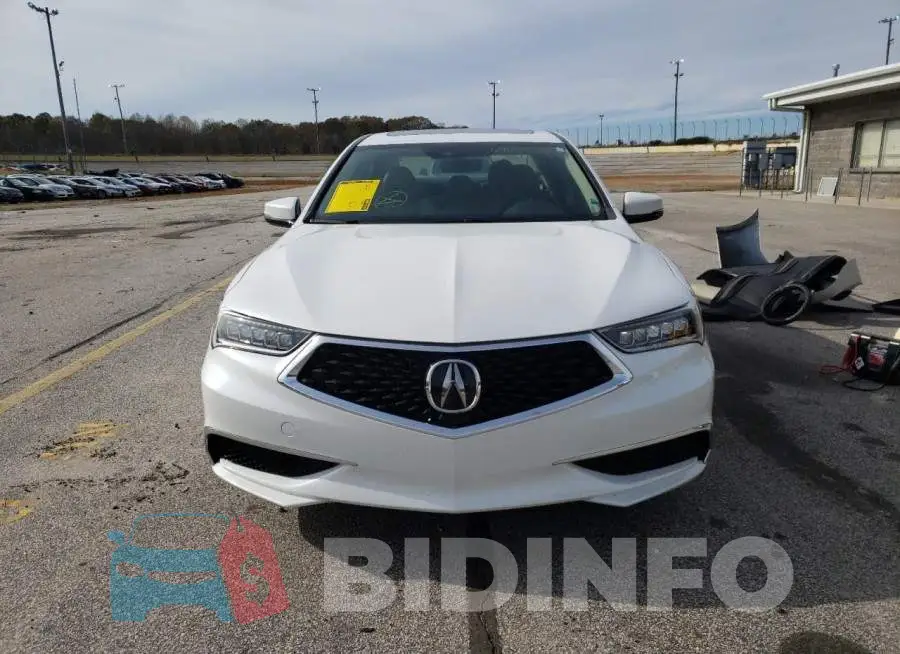 19UUB2F33KA004938 Photo# 5