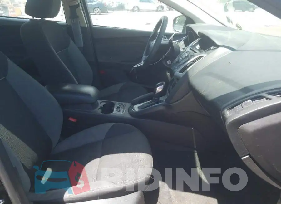 1FADP3F2XEL371413 Photo# 5