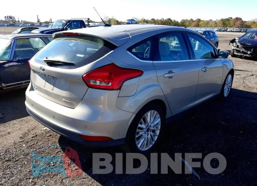 1FADP3N21GL307832 Photo# 4