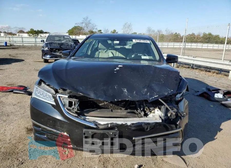 19UUB2F57FA011074 Photo# 5