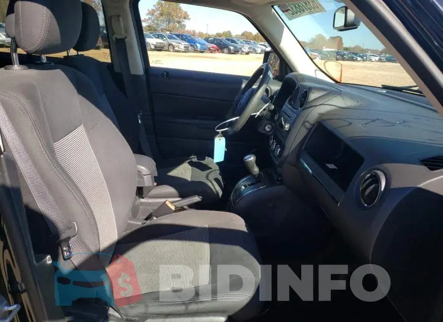1C4NJPBBXGD642478 Photo# 5