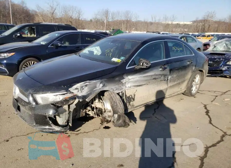 WDD3G4FB7KW006277 Photo# 1