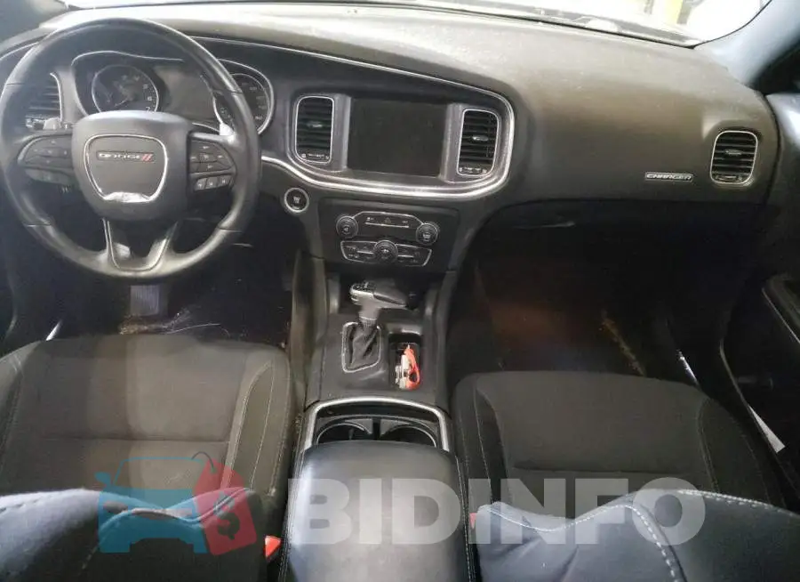 2C3CDXJG1GH160775 Photo# 8