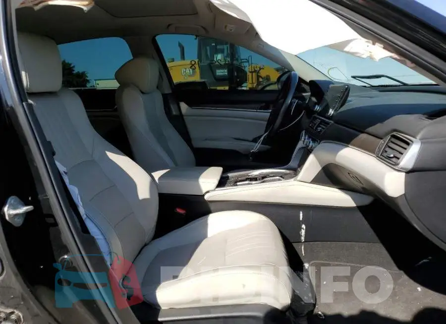 1HGCV2F57JA010552 Photo# 5