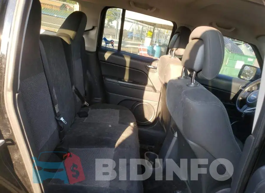 1C4NJPFB9DD218652 Photo# 6