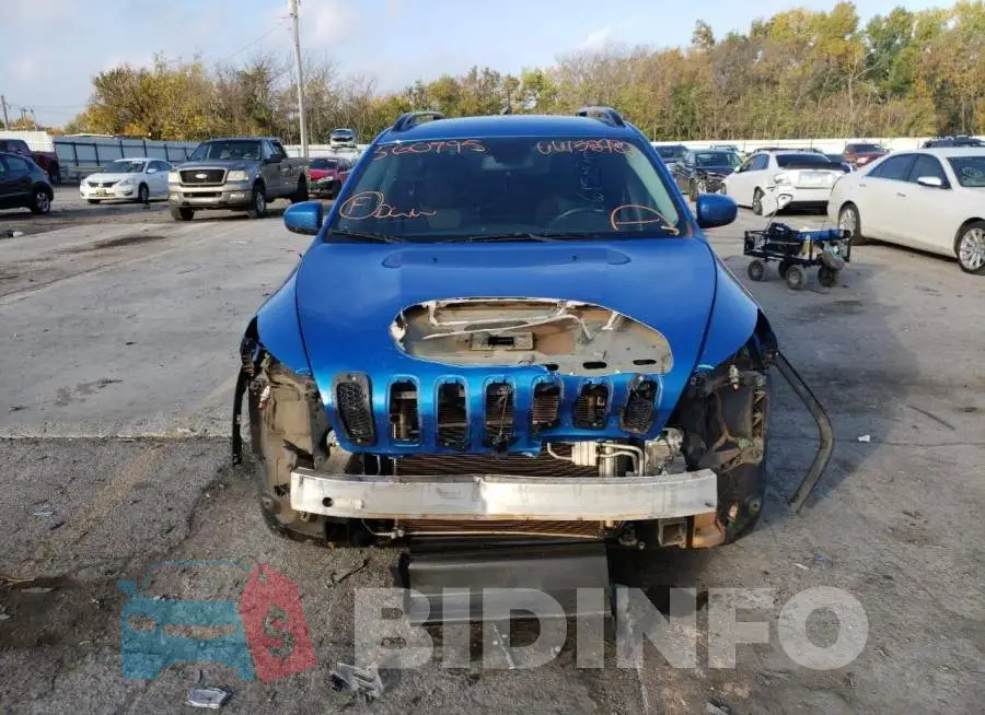 1C4PJLCB4JD560995 Photo# 7