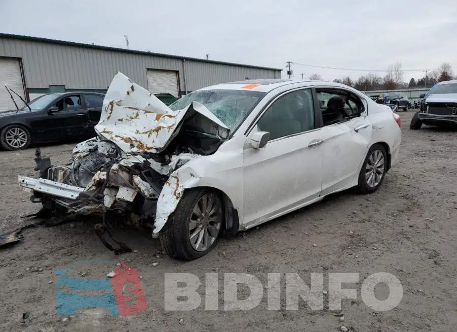 1HGCR2F82FA140437 Photo# 1