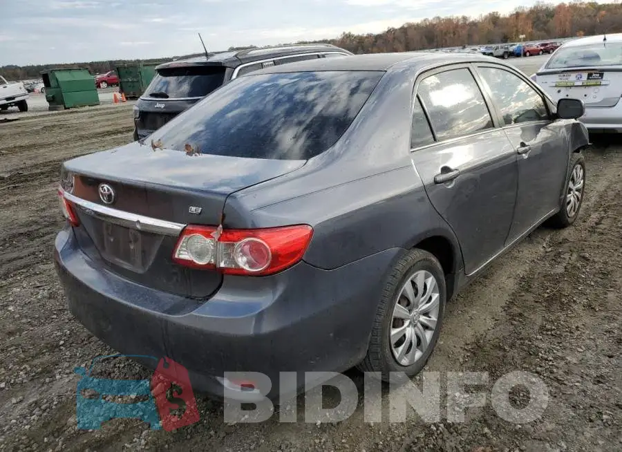2T1BU4EE1DC018558 Photo# 4