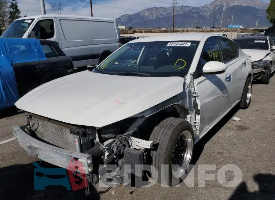 1N4BL4BV9LC180426 Photo# 1